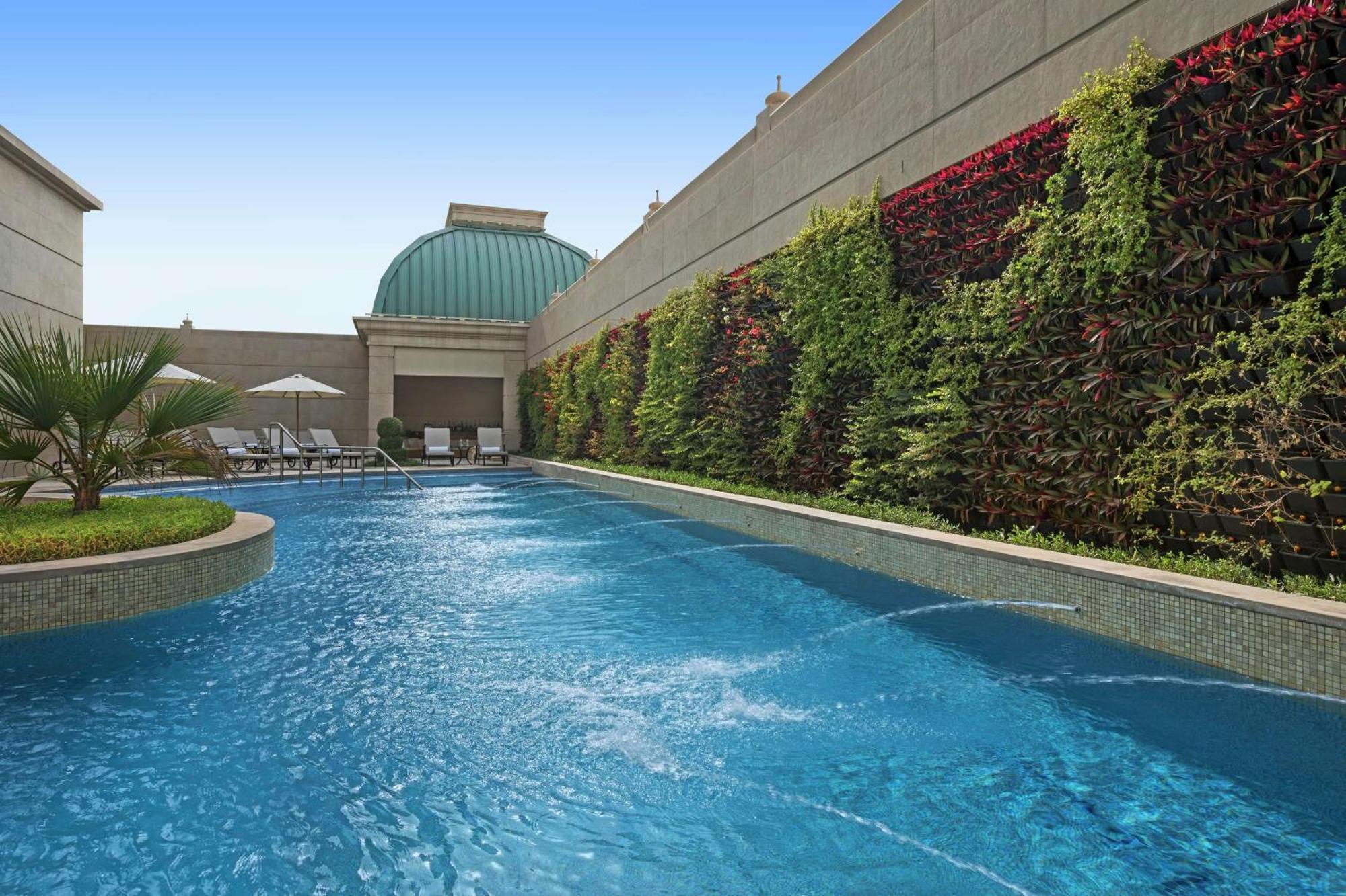 الحبتور بالاس دبي،أحد فنادق ومنتجعات إل إكس آر المظهر الخارجي الصورة The pool at the hotel