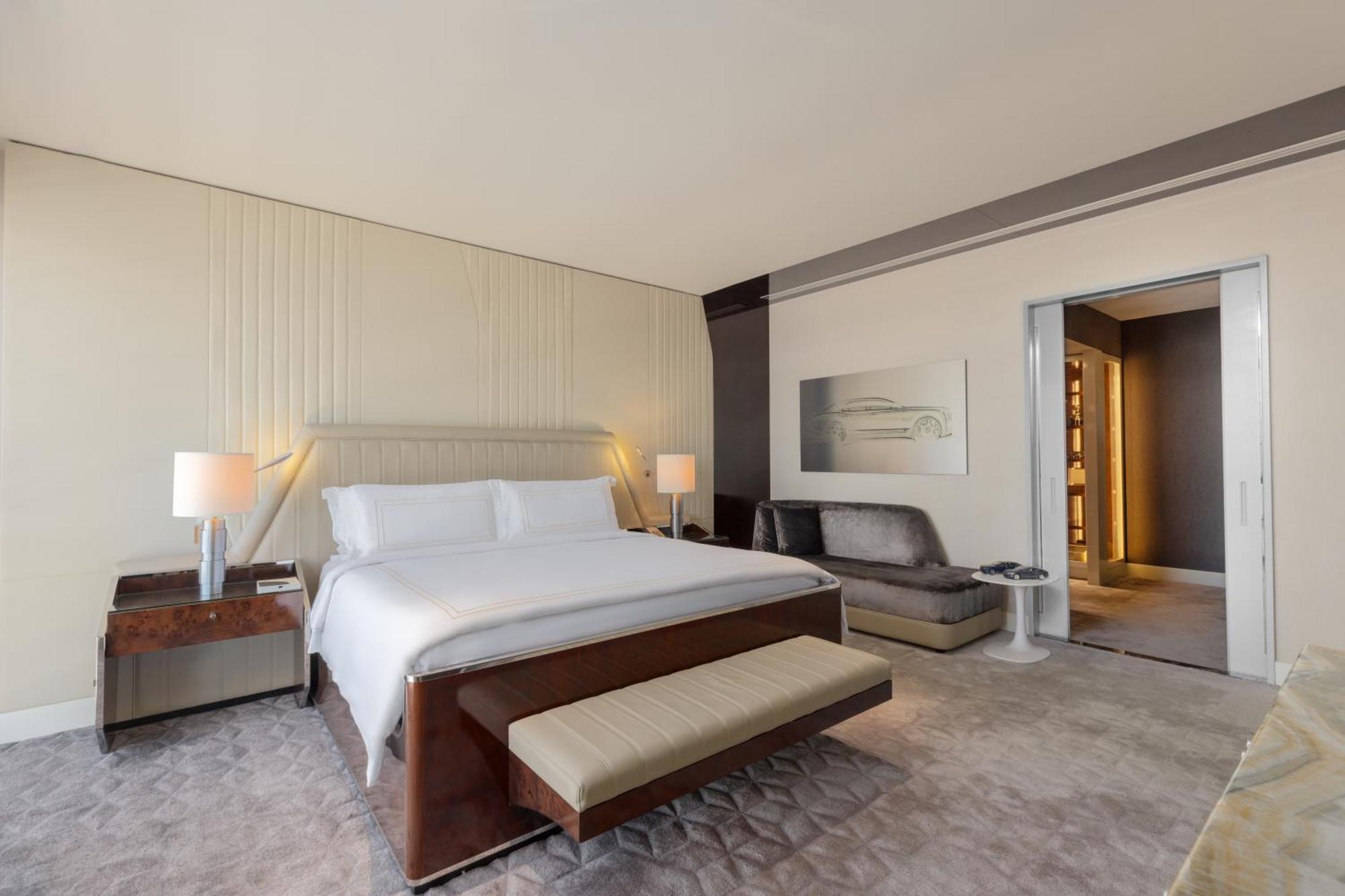 الحبتور بالاس دبي،أحد فنادق ومنتجعات إل إكس آر المظهر الخارجي الصورة A bedroom at the Ritz-Carlton, DIFC